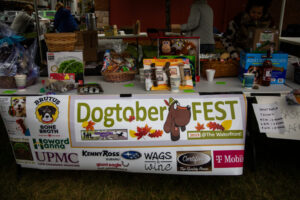 Dogtoberfest Pittsburgh - Waterfront - Pets in the Wiild photography - Dogtober at Waterfront - Pittsburgh - Oct 2023-5R1A3196